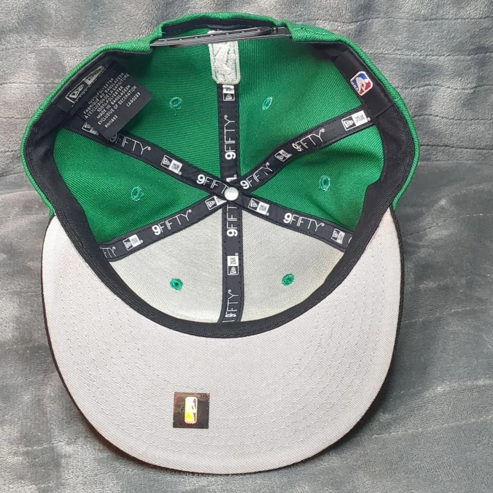 New Era Boston Celtics 2-Tone 9FIFTY adjustable snapback hat.  - Picture 11 of 16